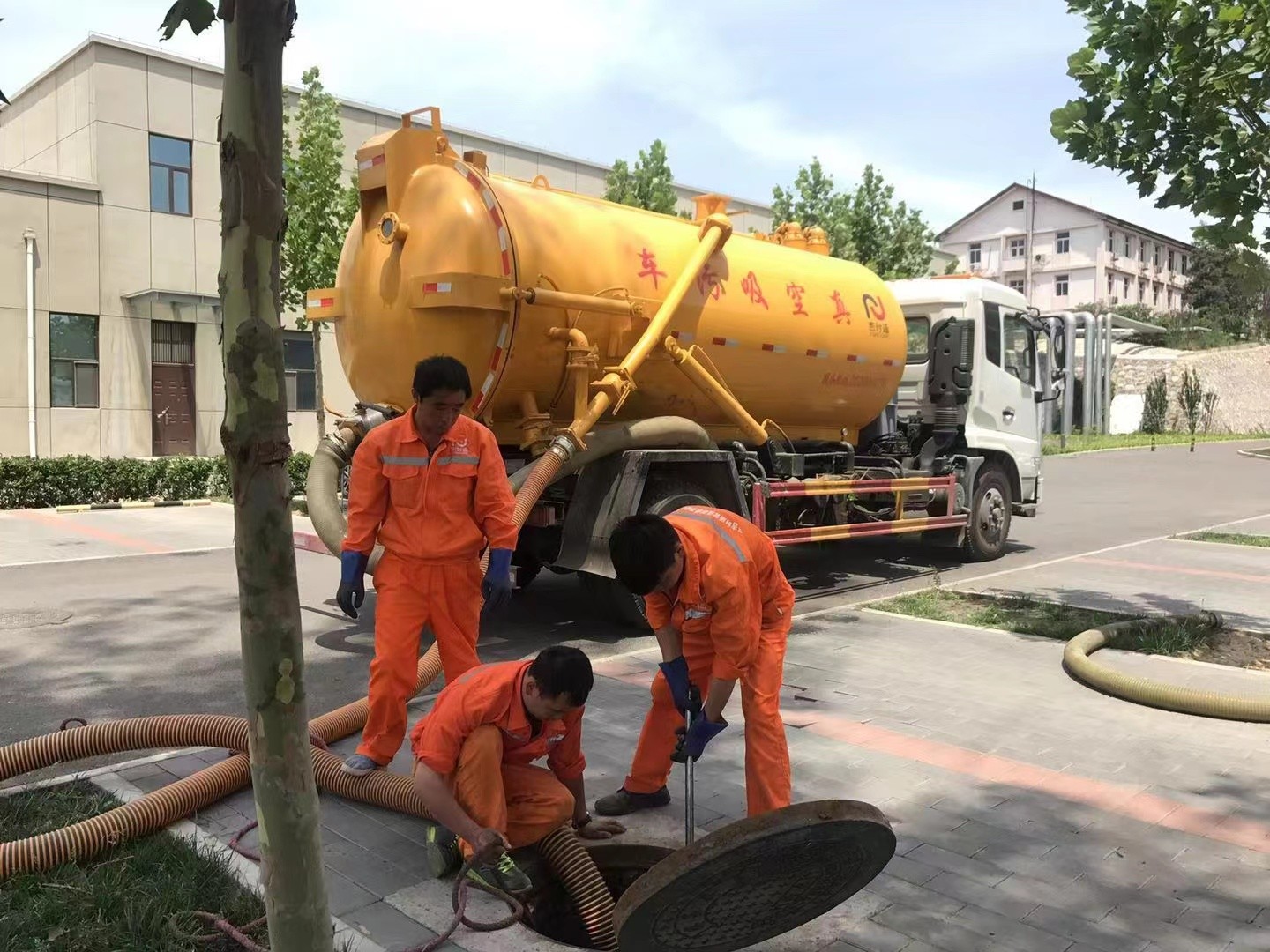 曲阜化粪池清理与5-8吨吸粪车施工效率分析